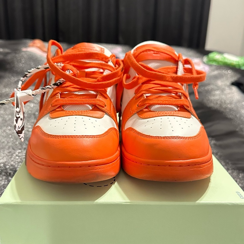 Off-white out of office Sz.9